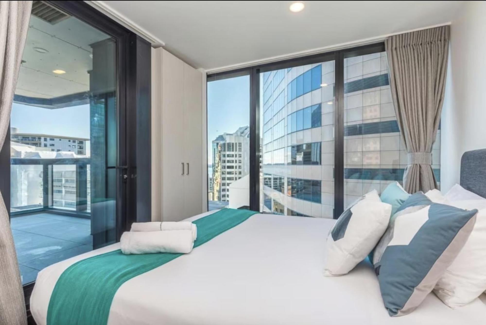 Magnificent Harbour View Skytower View Apartment In Cbd Окленд Екстер'єр фото