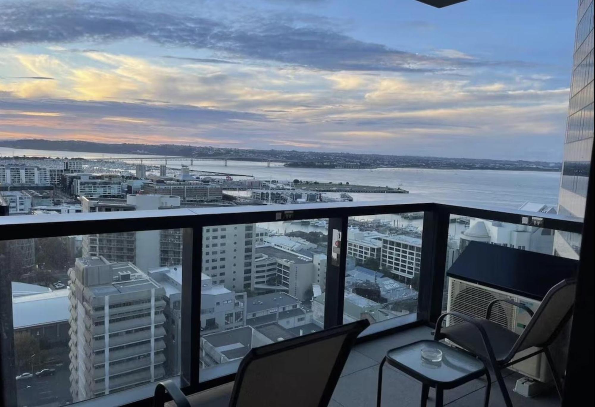 Magnificent Harbour View Skytower View Apartment In Cbd Окленд Екстер'єр фото
