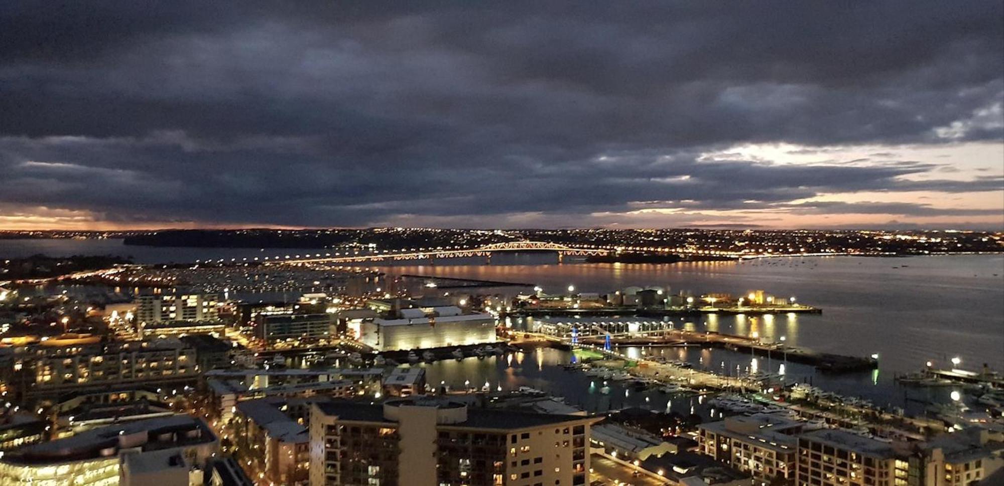Magnificent Harbour View Skytower View Apartment In Cbd Окленд Екстер'єр фото