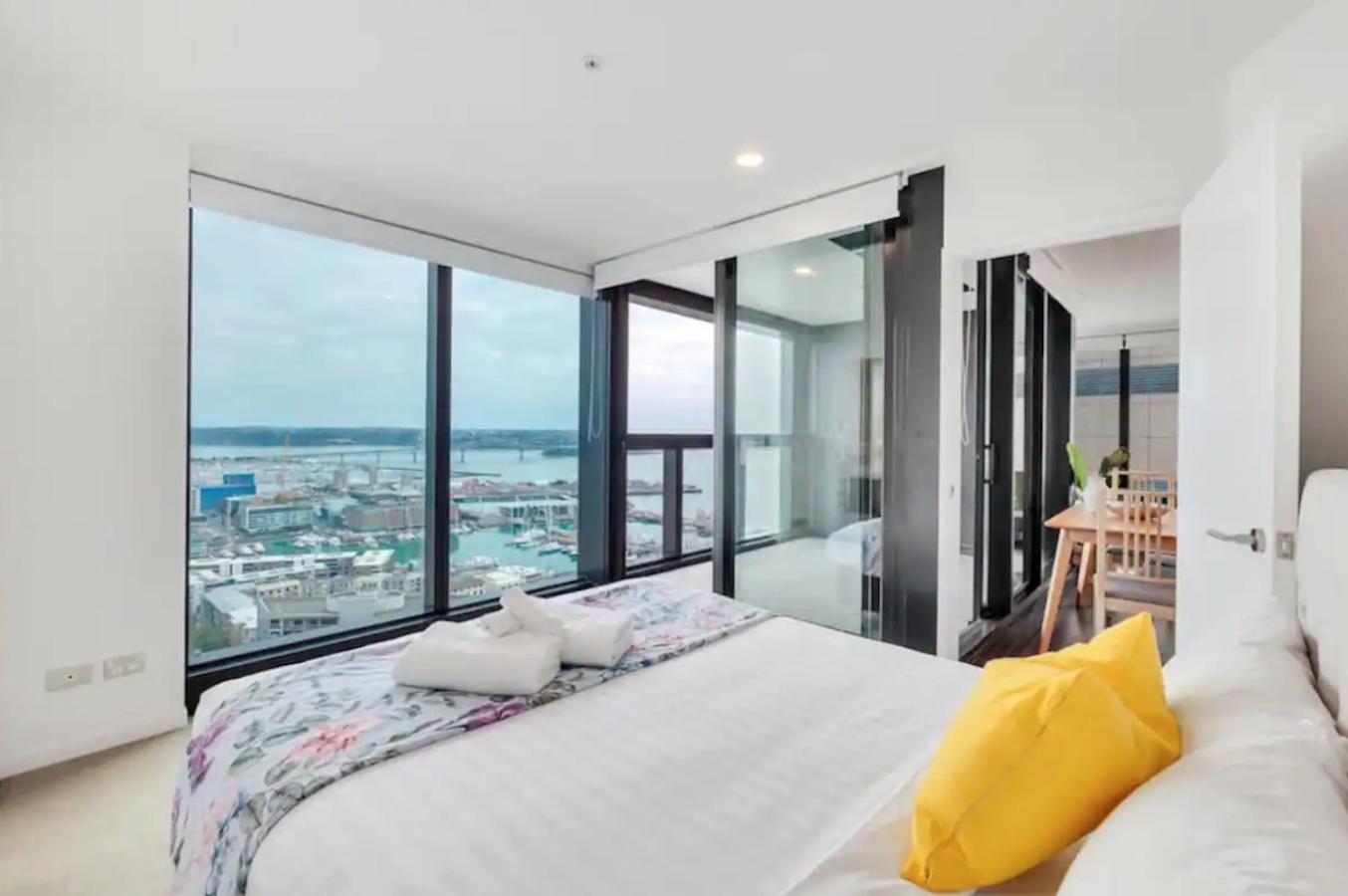 Magnificent Harbour View Skytower View Apartment In Cbd Окленд Екстер'єр фото