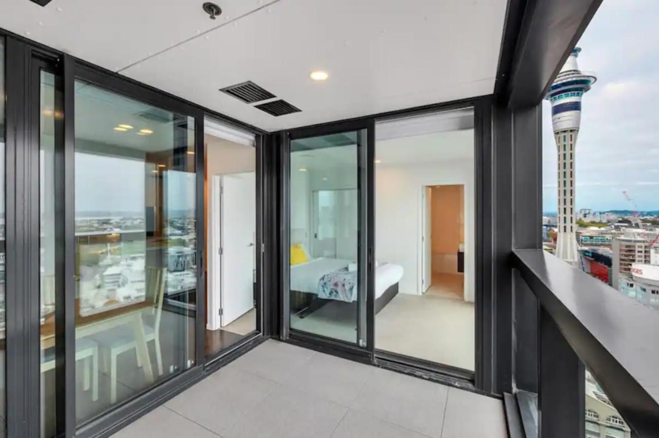 Magnificent Harbour View Skytower View Apartment In Cbd Окленд Екстер'єр фото