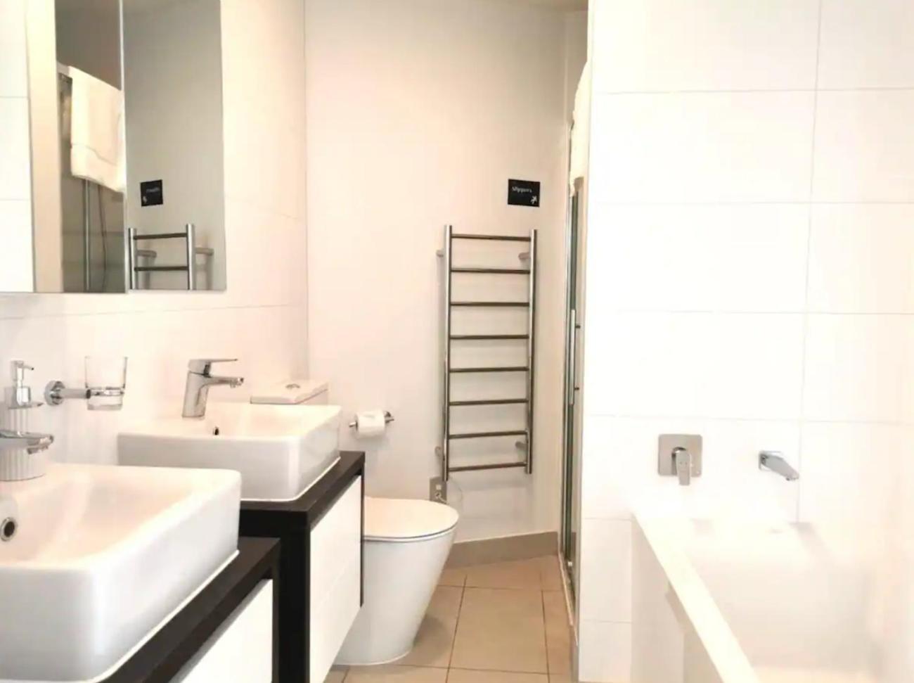 Magnificent Harbour View Skytower View Apartment In Cbd Окленд Екстер'єр фото